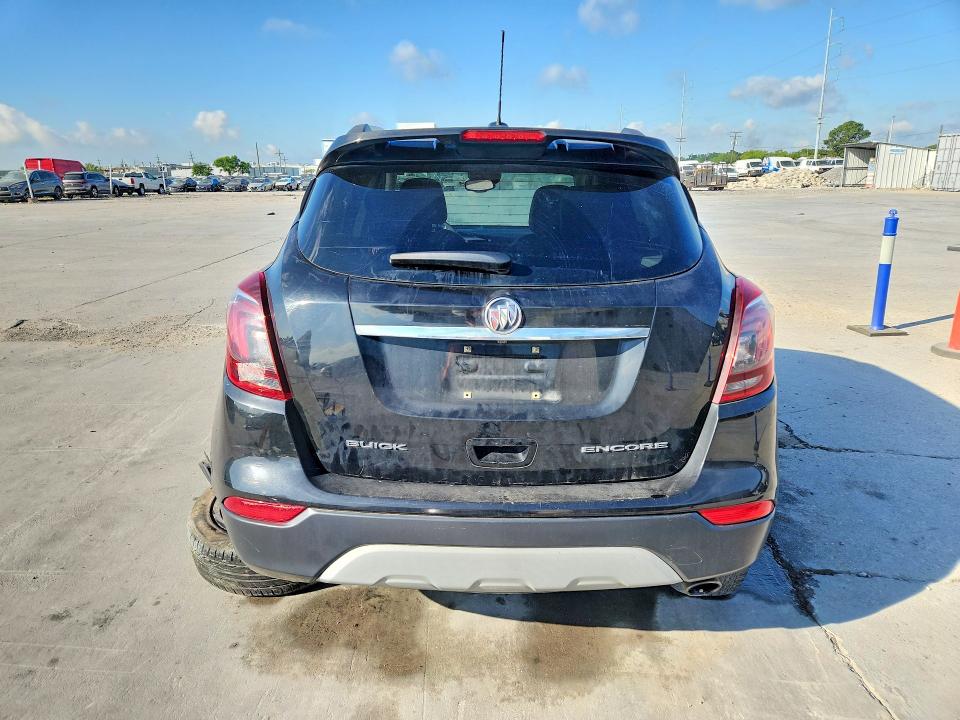 47879326 :رقم المزاد ، KL4CJ1SB5JB639490 vin ، 2018 Buick Encore مزاد بيع