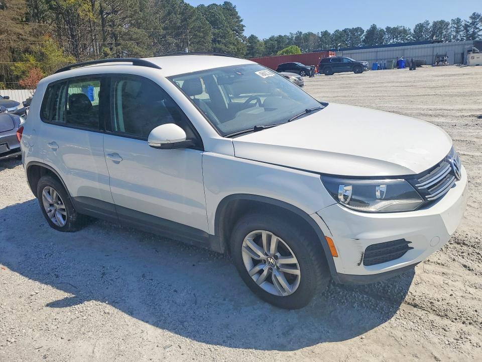 46808736 :رقم المزاد ، WVGAV7AX7HK017674 vin ، 2017 Volkswagen Tiguan مزاد بيع