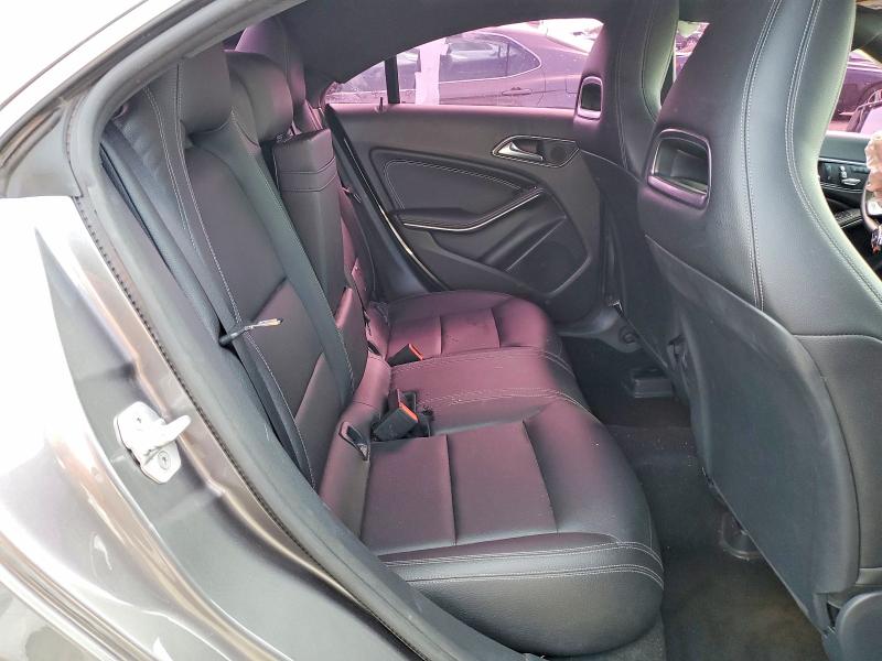 79670025 :رقم المزاد ، WDDSJ4EB7JN613105 vin ، 2018 Mercedes-benz Cla مزاد بيع