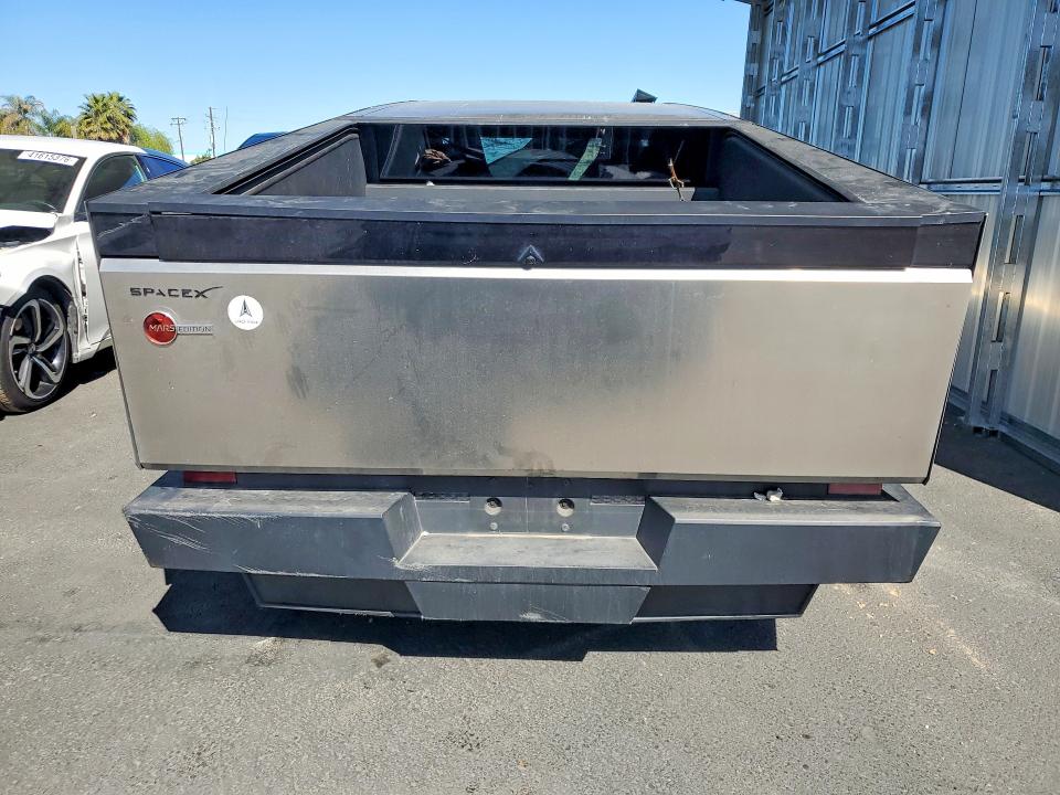 41589576 :رقم المزاد ، 7G2CEHED0RA016281 vin ، 2024 Tesla Cybertruck مزاد بيع