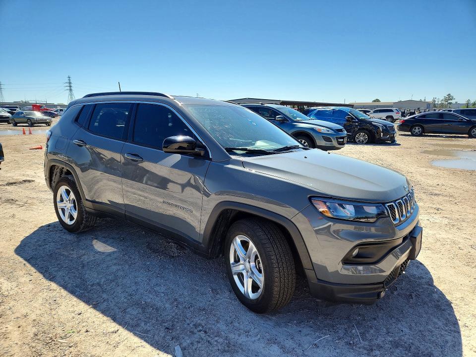 42013376 :رقم المزاد ، 3C4NJDBN0PT551478 vin ، 2023 Jeep Compass مزاد بيع