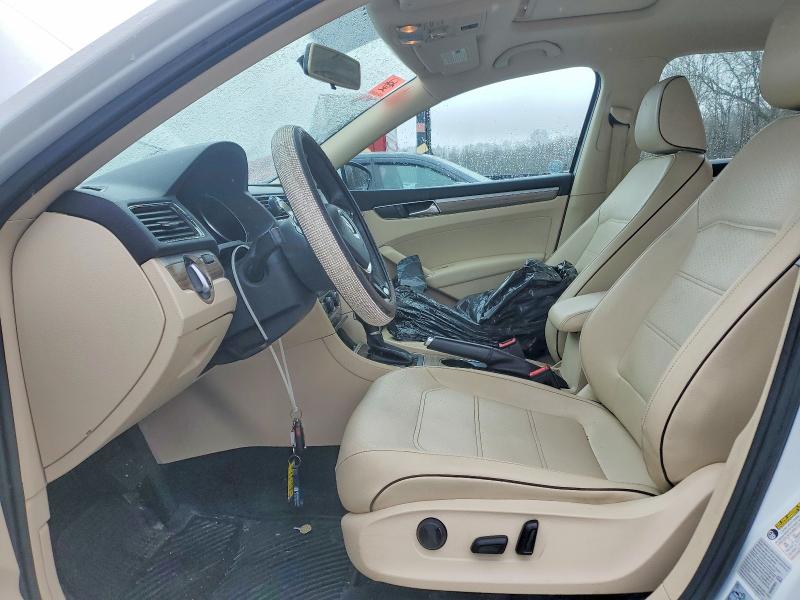 Продажа на аукционе авто 2017 Volkswagen Passat, vin: 1VWBT7A32HC038497, номер лота: 47005126
