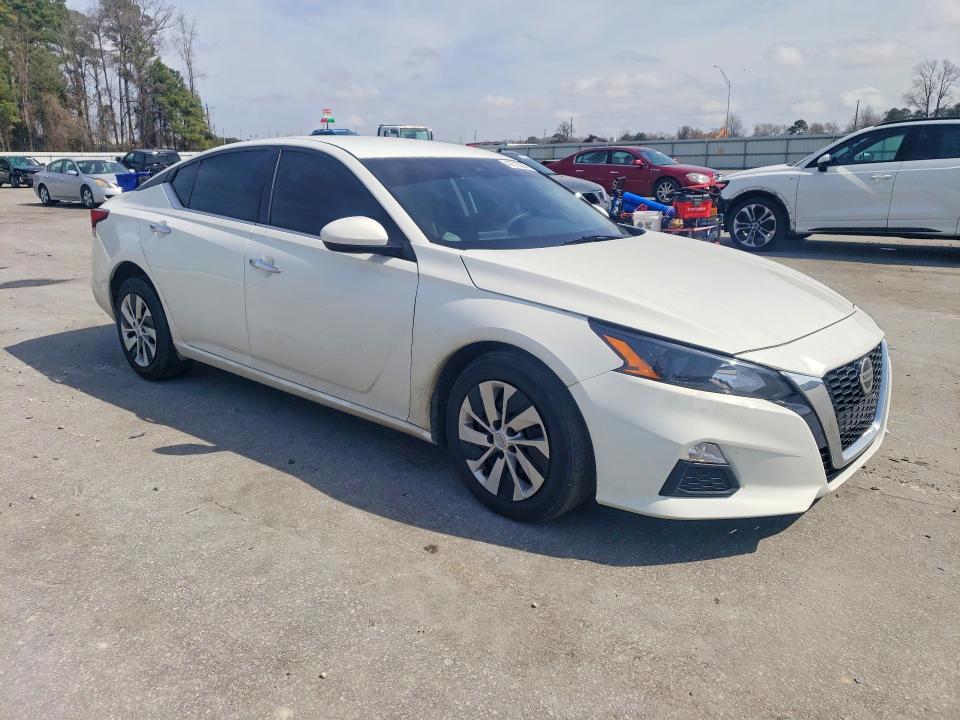 41713076 :رقم المزاد ، 1N4BL4BV7NN304815 vin ، 2022 Nissan Altima مزاد بيع