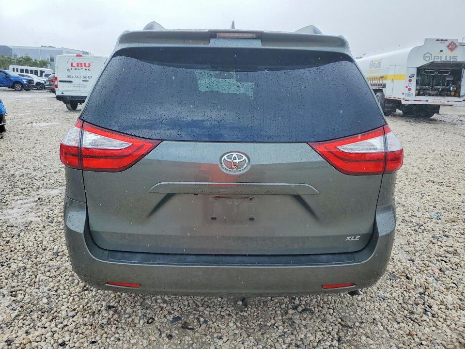 2018 Toyota Sienna მანქანა იყიდება აუქციონზე, vin: 5TDYZ3DC0JS942398, აუქციონის ნომერი: 48058876