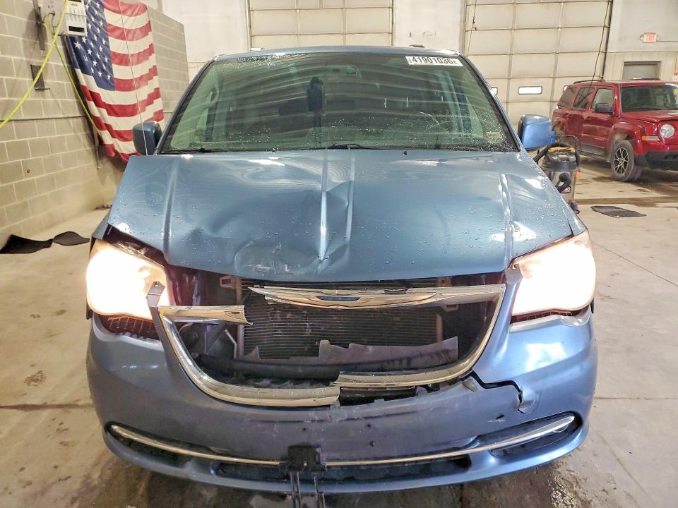 41901036 :رقم المزاد ، 2A4RR5DGXBR783476 vin ، 2011 Chrysler Town & Country مزاد بيع