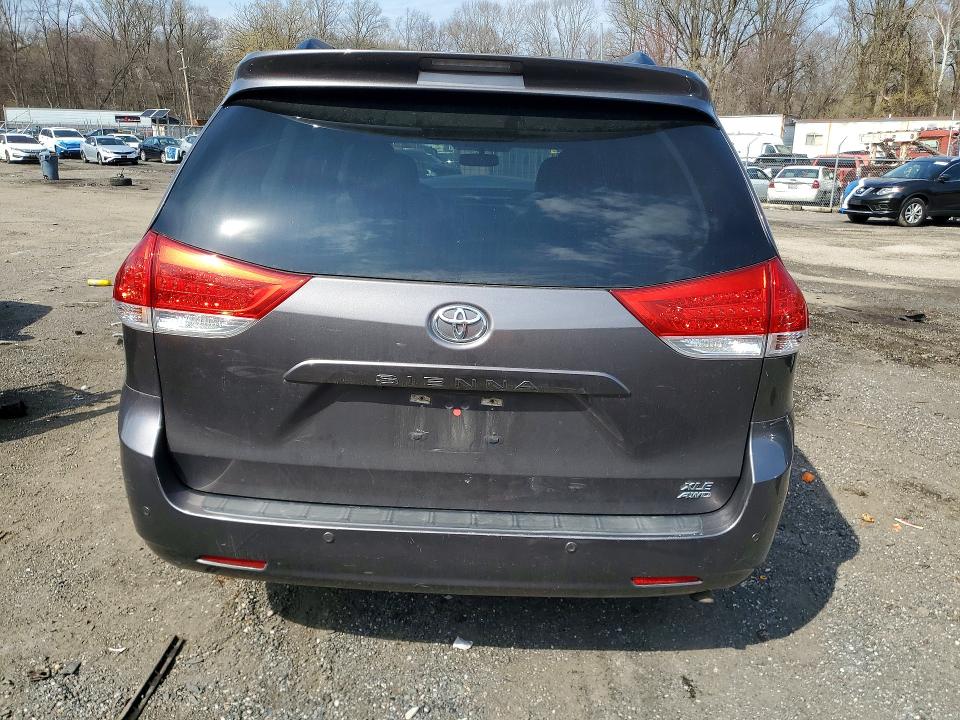 47684206 :رقم المزاد ، 5TDDK3DC3ES080819 vin ، 2014 Toyota Sienna مزاد بيع