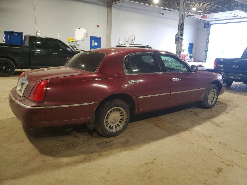 Продажа на аукционе авто 1999 Lincoln Town Car, vin: 1LNHM83W5XY680023, номер лота: 46904786