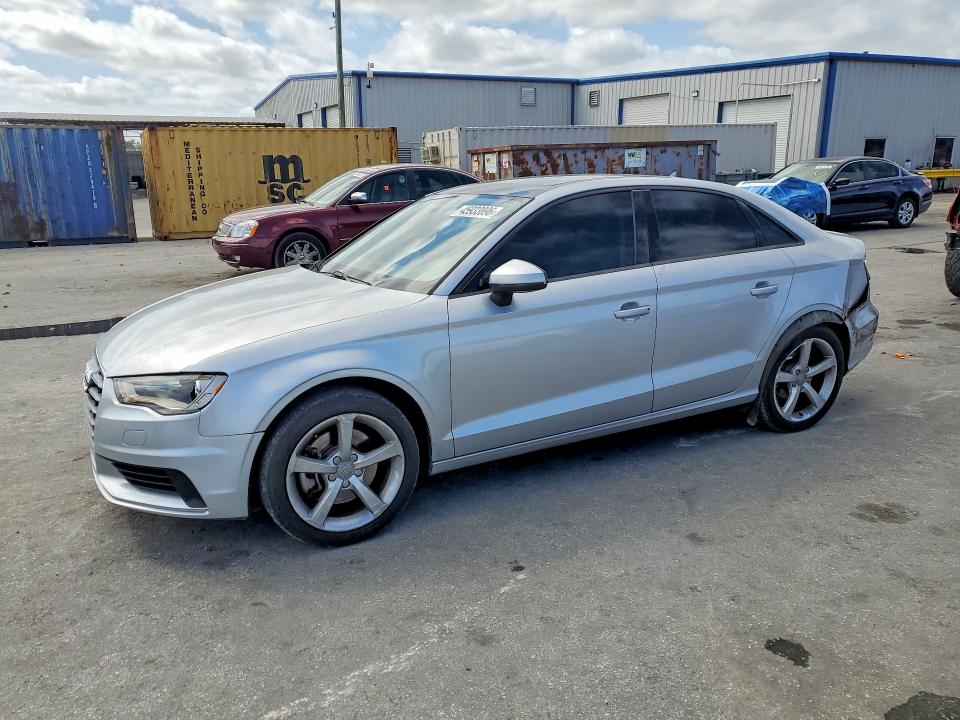45933896 :رقم المزاد ، WAUBFGFF0F1128024 vin ، 2015 Audi A3 مزاد بيع