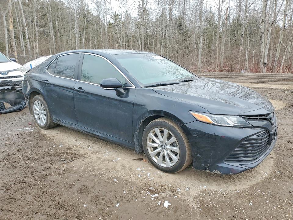 46317856 :رقم المزاد ، 4T1B11HK0JU507374 vin ، 2018 Toyota Camry مزاد بيع