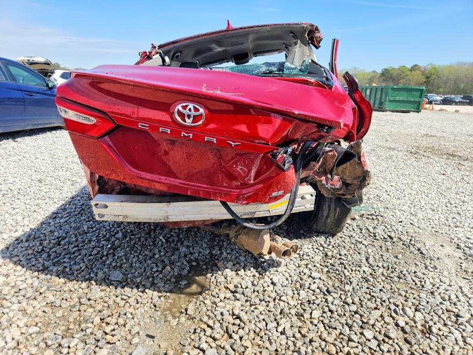 46309486 :رقم المزاد ، 4T1G11AK2LU383255 vin ، 2020 Toyota Camry مزاد بيع