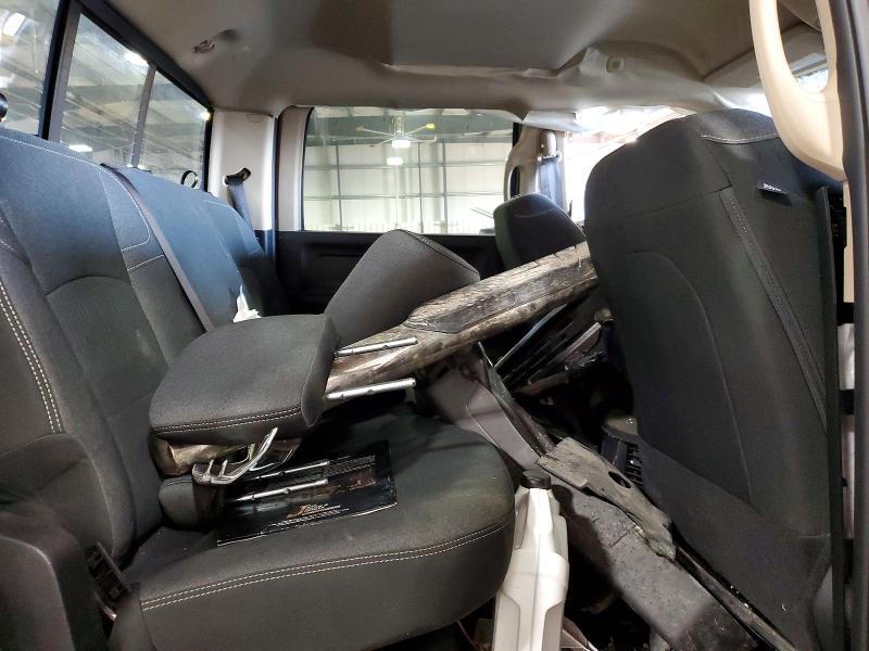 47421976 :رقم المزاد ، 3C6UR5CJ8KG675769 vin ، 2019 Ram 2500 مزاد بيع