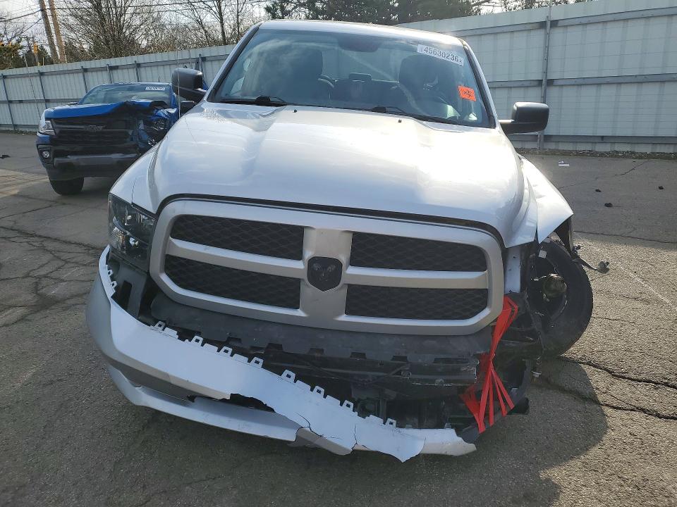 45630236 :رقم المزاد ، 1C6RR7FG3KS537373 vin ، 2019 Ram 1500 Classic مزاد بيع