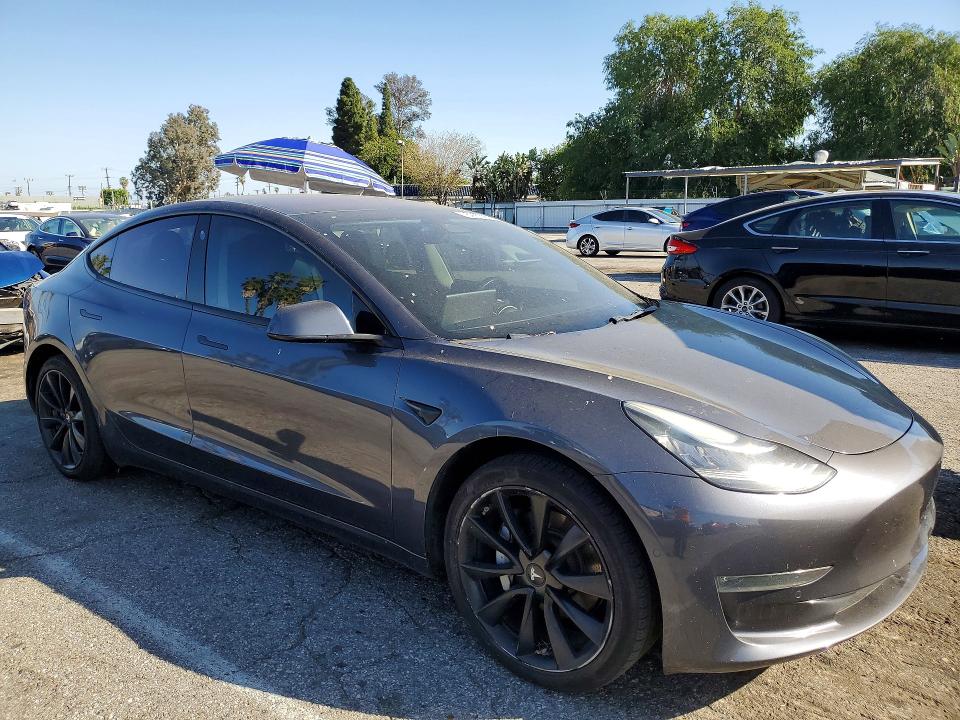 78447325 :رقم المزاد ، 5YJ3E1EA0JF010892 vin ، 2018 Tesla Model 3 مزاد بيع