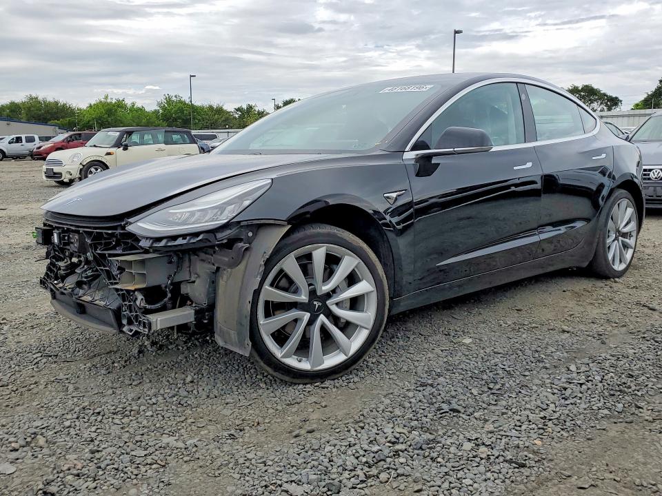 48168196 :رقم المزاد ، 5YJ3E1EA9JF007702 vin ، 2018 Tesla Model 3 مزاد بيع