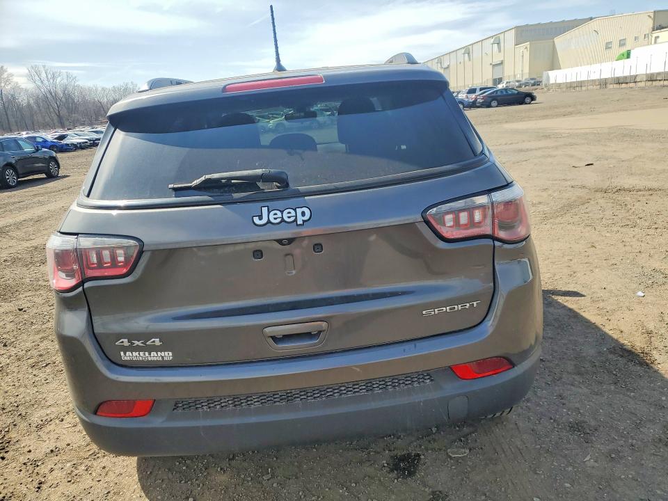 48030326 :رقم المزاد ، 3C4NJDAB7JT419154 vin ، 2018 Jeep Compass مزاد بيع