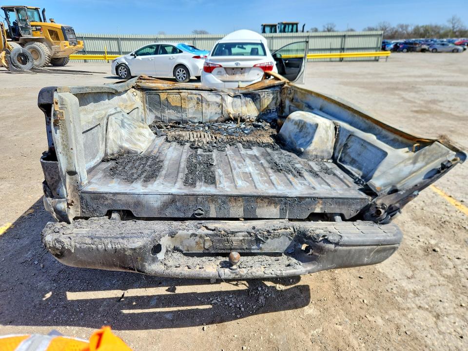 77131555 :رقم المزاد ، 1GTCS19W1Y8174113 vin ، 2000 Gmc Sonoma مزاد بيع