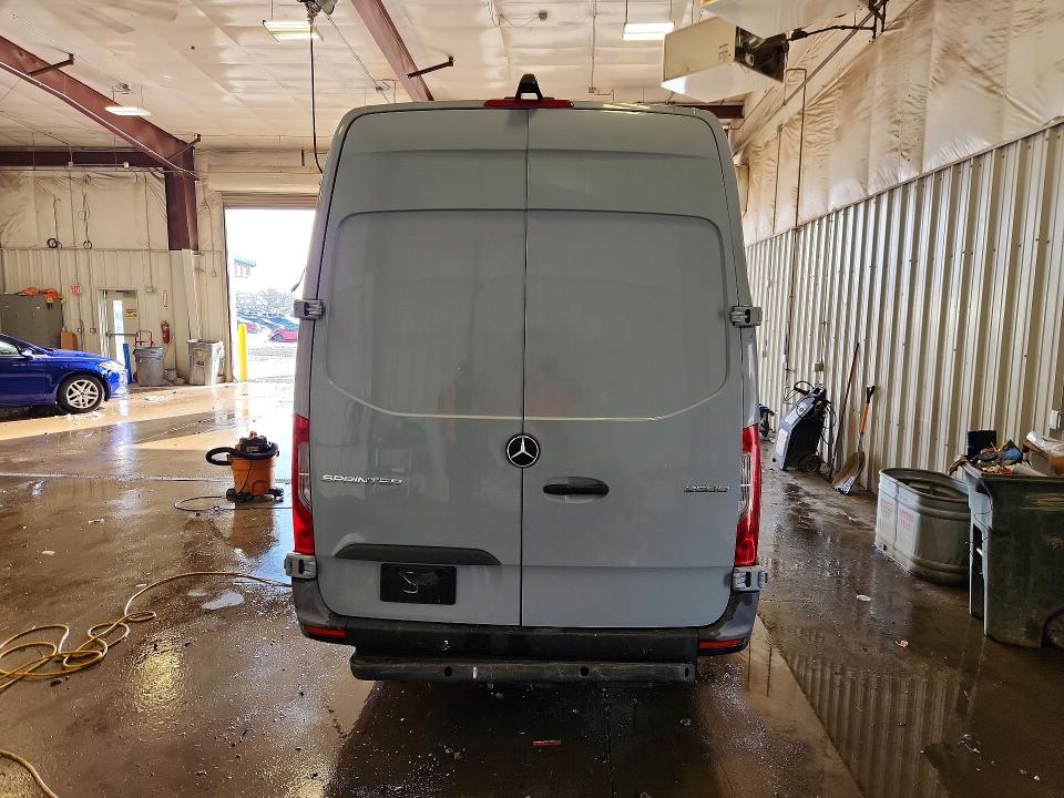46544786 :رقم المزاد ، W1Y4EDHY9MT075932 vin ، 2021 Mercedes-benz Sprinter مزاد بيع