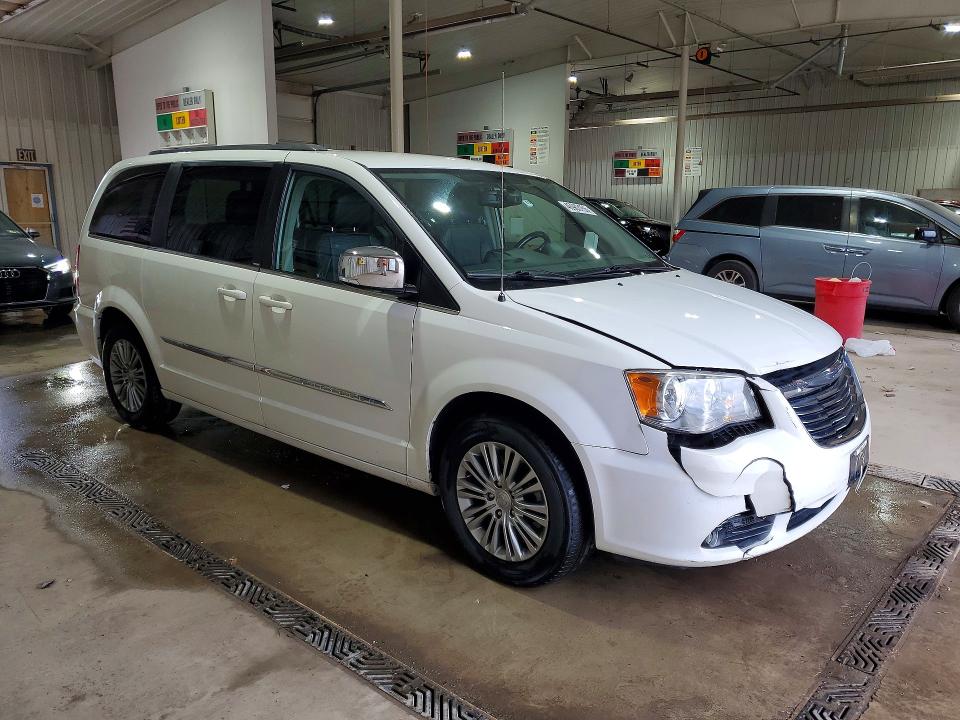 46983156 :رقم المزاد ، 2C4RC1CG5DR783082 vin ، 2013 Chrysler Town & Country مزاد بيع