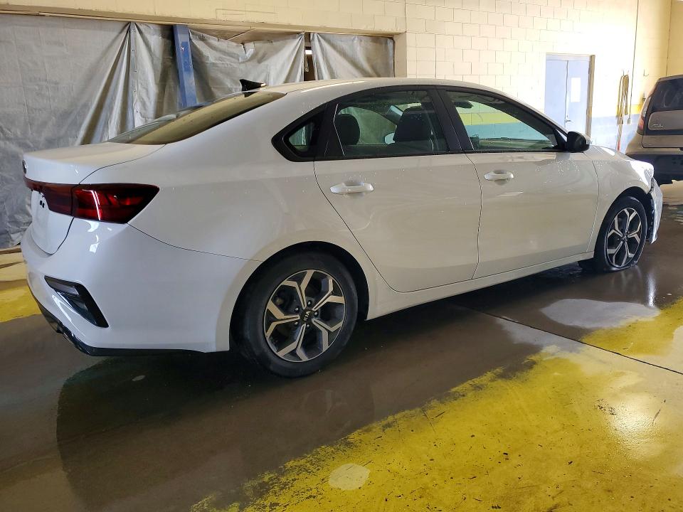 2021 Kia Forte მანქანა იყიდება აუქციონზე, vin: 3KPF24AD6ME331708, აუქციონის ნომერი: 46642076