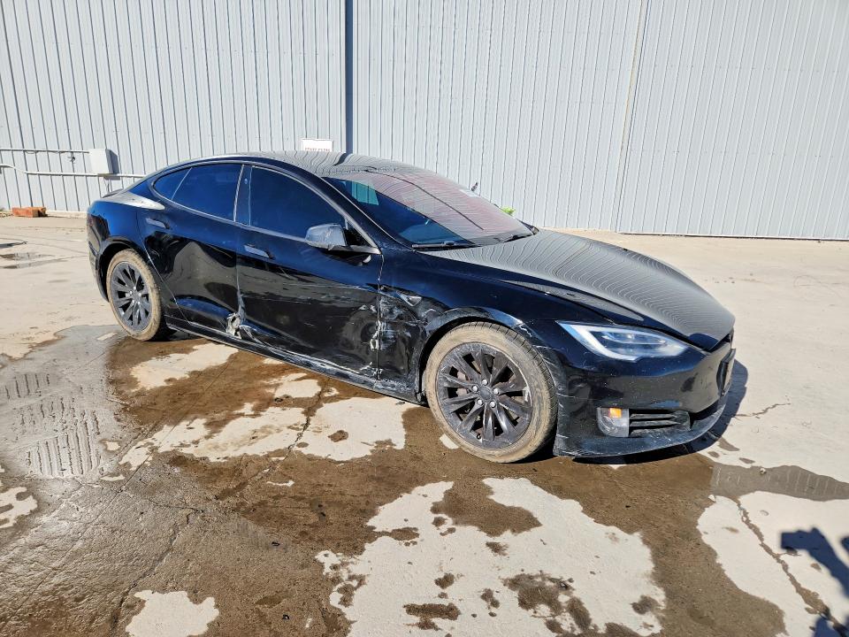 47377126 :رقم المزاد ، 5YJSA1E26JF294013 vin ، 2018 Tesla Model S مزاد بيع