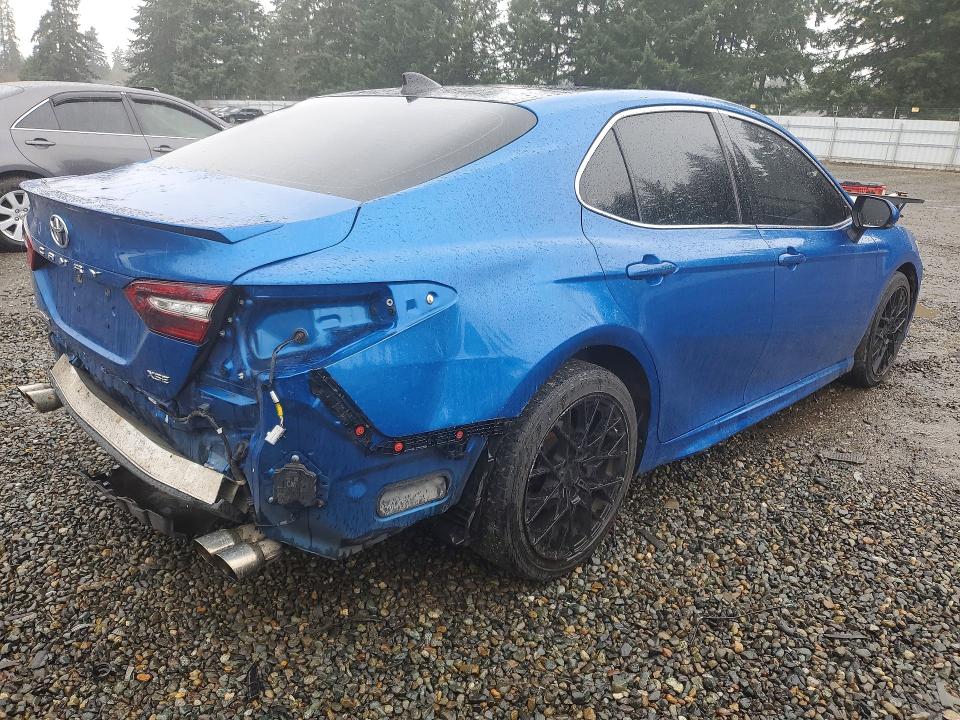 46529106 :رقم المزاد ، 4T1BZ1HK3JU003829 vin ، 2018 Toyota Camry مزاد بيع
