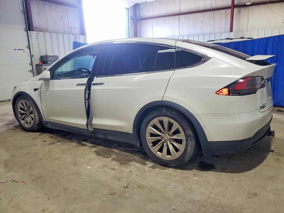 77919785 :رقم المزاد ، 5YJXCDE29HF043692 vin ، 2017 Tesla Model X مزاد بيع
