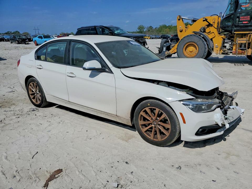 45945366 :رقم المزاد ، WBA8E1G56JNU93423 vin ، 2018 Bmw 320 مزاد بيع