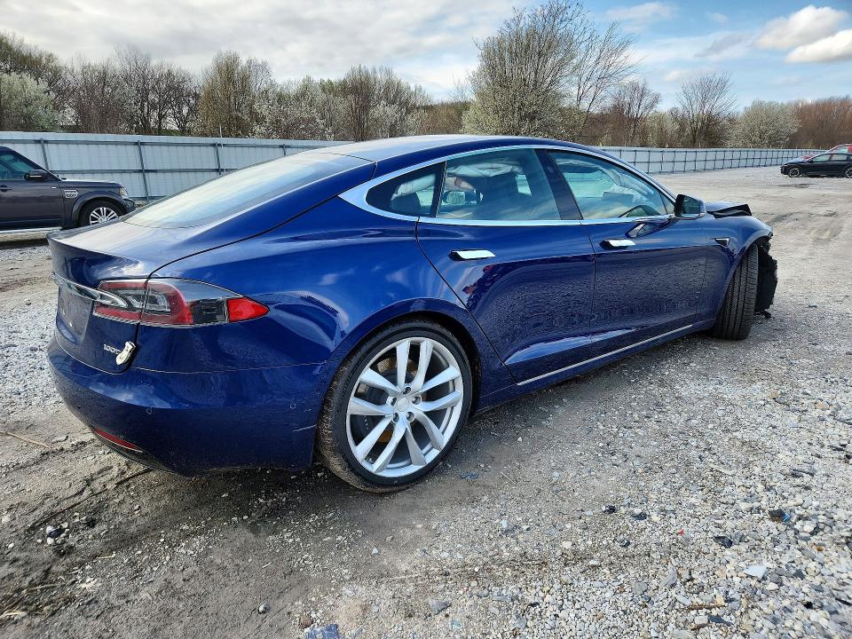 Продажа на аукционе авто 2018 Tesla Model S, vin: 5YJSA1E23JF250552, номер лота: 79783335