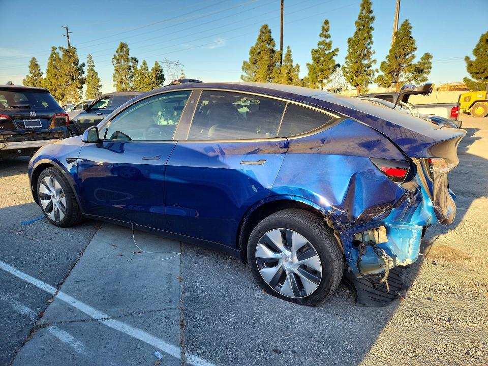 Продажа на аукционе авто 2023 Tesla Model Y, vin: 7SAYGDEE4PA102617, номер лота: 46218706