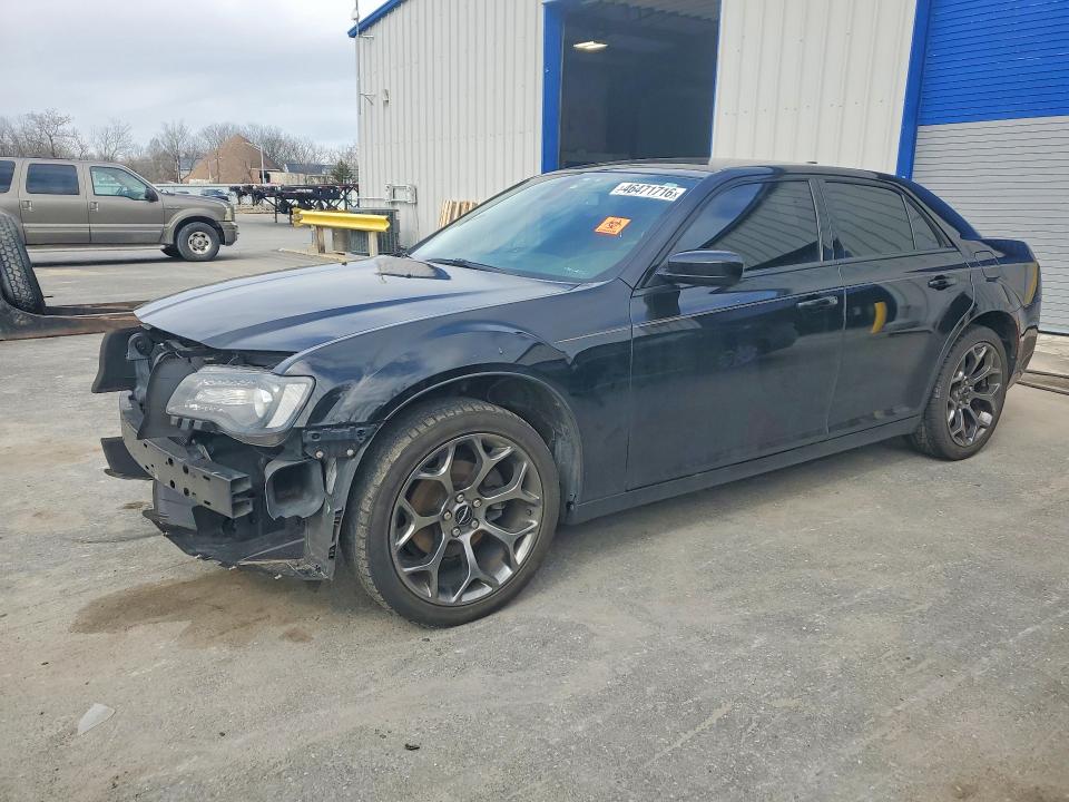 46471716 :رقم المزاد ، 2C3CCAAG1JH256199 vin ، 2018 Chrysler 300 مزاد بيع