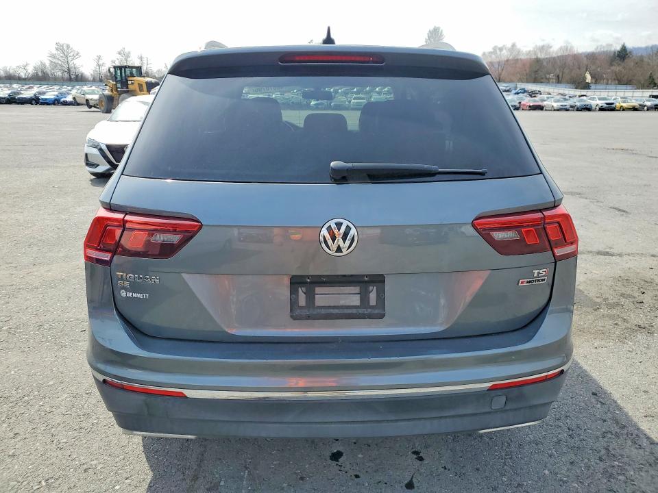 46870796 :رقم المزاد ، 3VV2B7AX5JM196671 vin ، 2018 Volkswagen Tiguan مزاد بيع