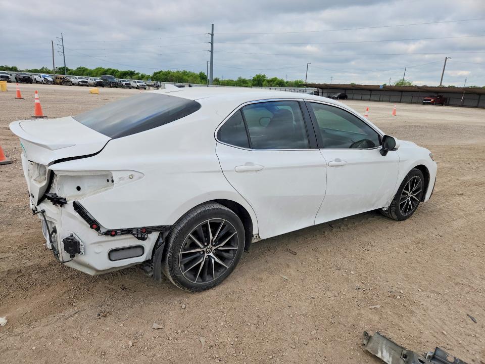 47919096 :رقم المزاد ، 4T1T11AK4MU526223 vin ، 2021 Toyota Camry مزاد بيع