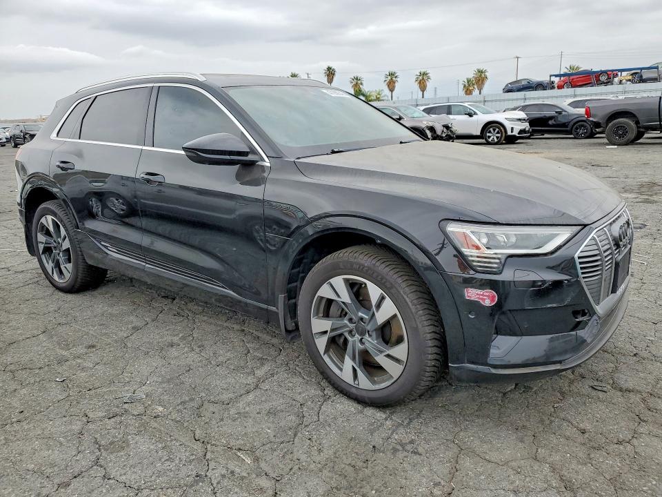 Продажа на аукционе авто 2021 Audi E-tron, vin: WA1LAAGE8MB000544, номер лота: 47939346