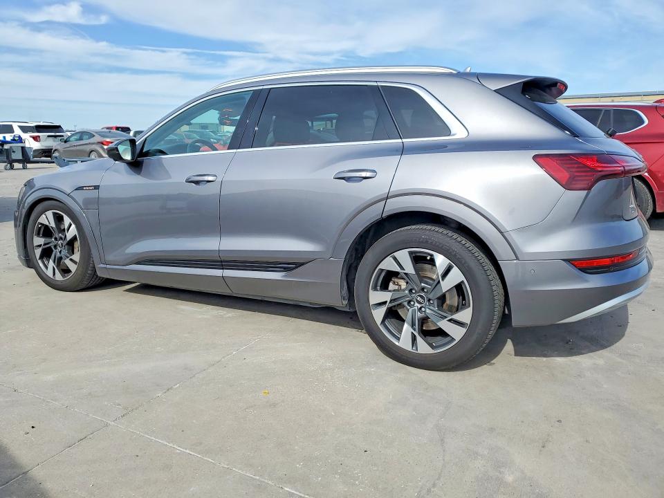 45935816 :رقم المزاد ، WA1LAAGE7NB013299 vin ، 2022 Audi E-tron مزاد بيع