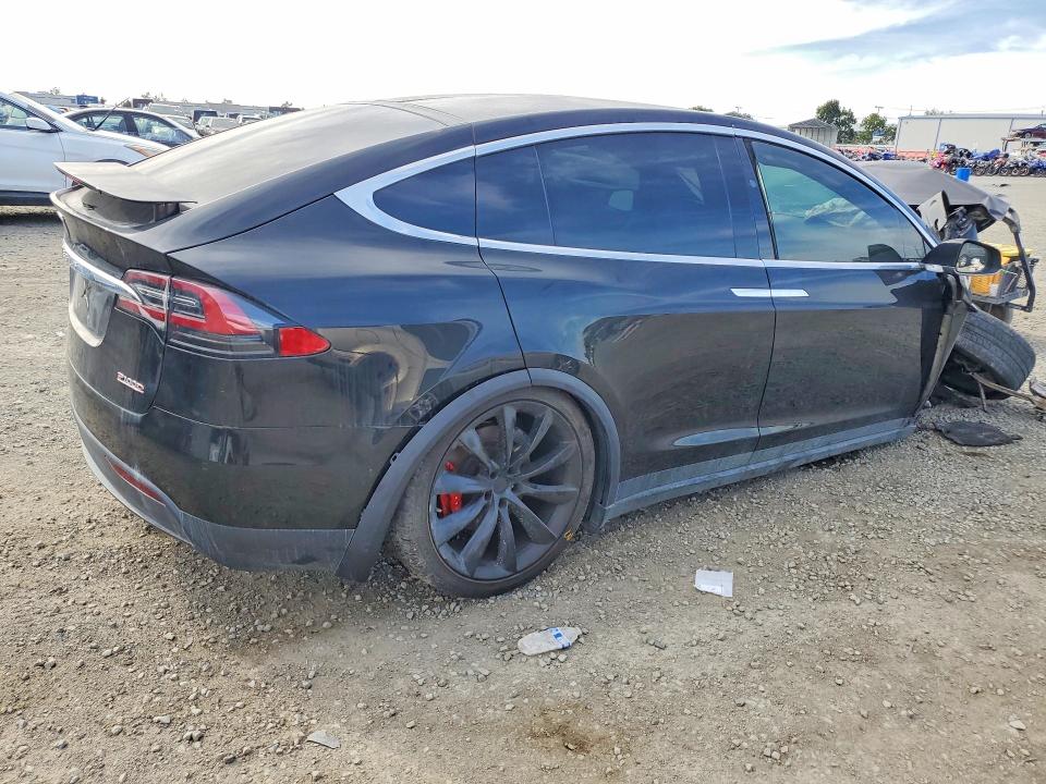 Продажа на аукционе авто 2018 Tesla Model X, vin: 5YJXCBE49JF142945, номер лота: 46189786