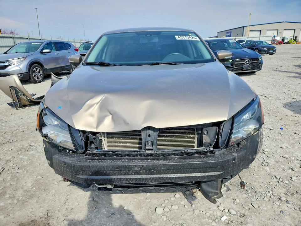 48143426 :رقم المزاد ، 1VWAT7A38FC110618 vin ، 2015 Volkswagen Passat مزاد بيع