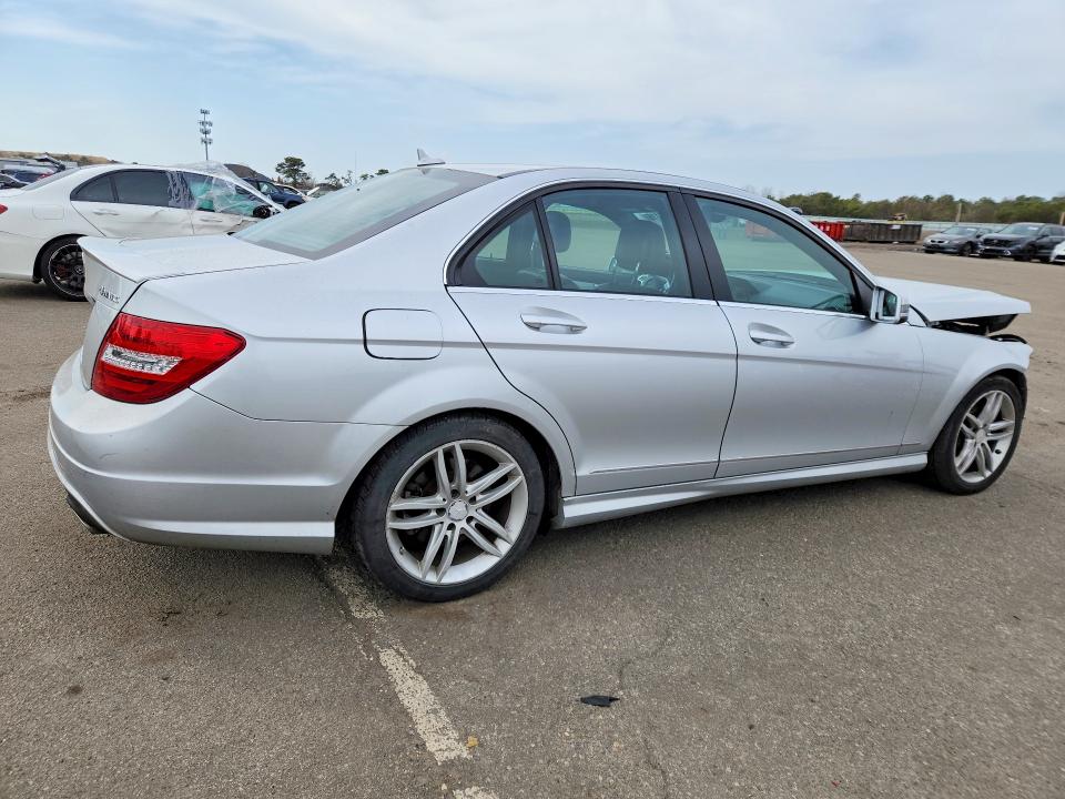 Продажа на аукционе авто 2013 Mercedes-benz C, vin: WDDGF8AB4DA884784, номер лота: 47821116