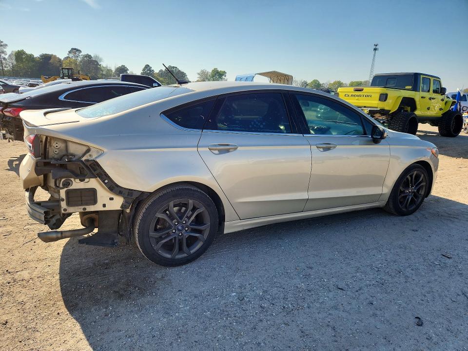 47080126 :رقم المزاد ، 3FA6P0H70JR179316 vin ، 2018 Ford Fusion مزاد بيع