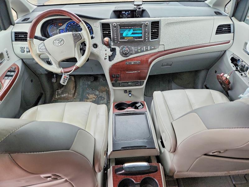 79727655 :رقم المزاد ، 5TDDK3DCXES072118 vin ، 2014 Toyota Sienna مزاد بيع