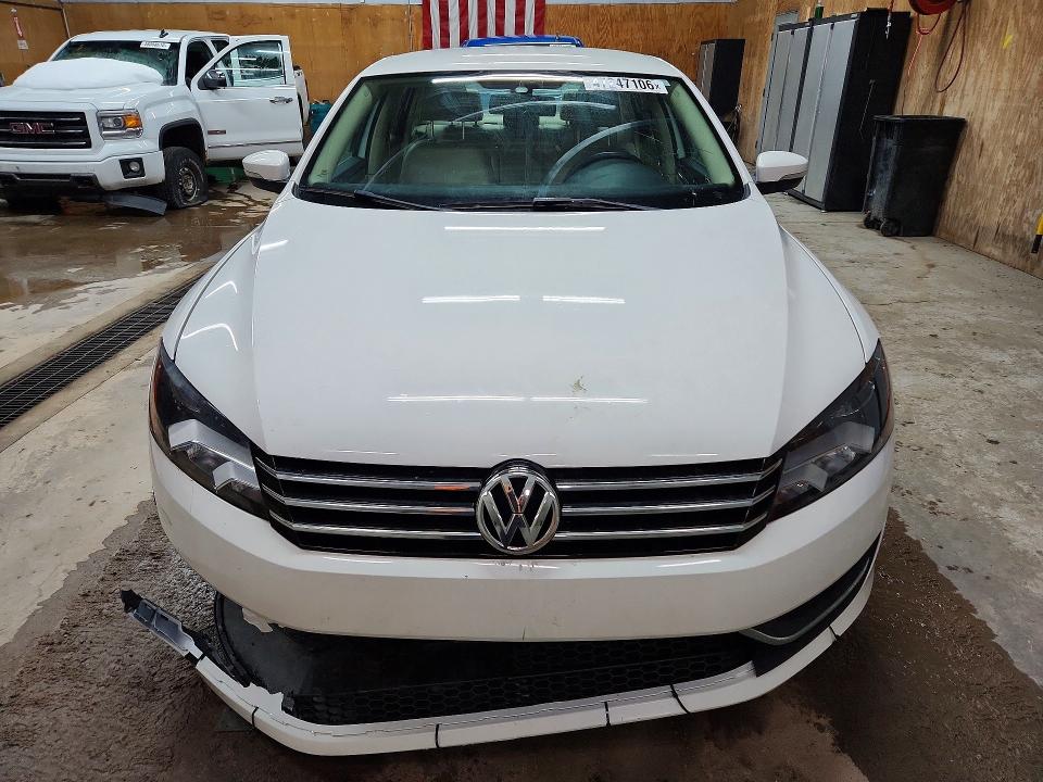 2014 Volkswagen Passat მანქანა იყიდება აუქციონზე, vin: 1VWBT7A39EC105057, აუქციონის ნომერი: 47247106