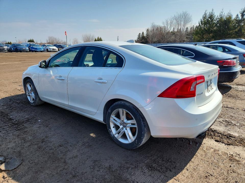 41820006 :رقم المزاد ، YV1612TC7F2315006 vin ، 2015 Volvo S60 مزاد بيع