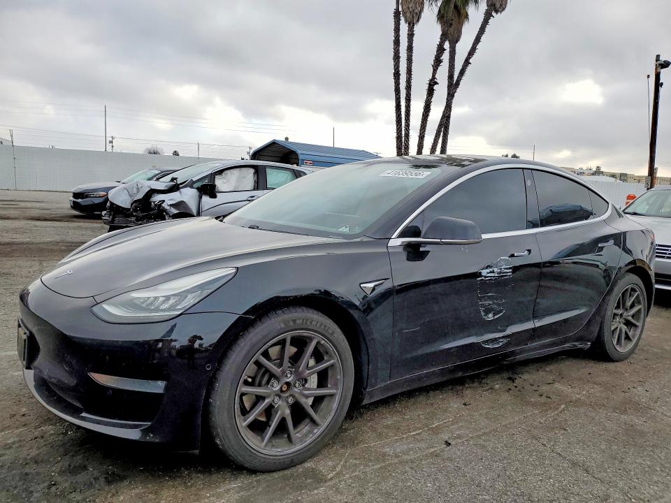 41639556 :رقم المزاد ، 5YJ3E1EB7KF384359 vin ، 2019 Tesla Model 3 مزاد بيع