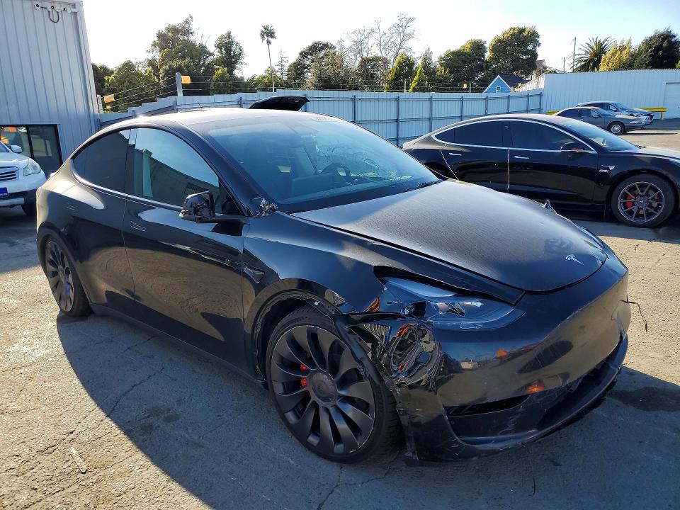42011456 :رقم المزاد ، 7SAYGDEF7PF712412 vin ، 2023 Tesla Model Y مزاد بيع