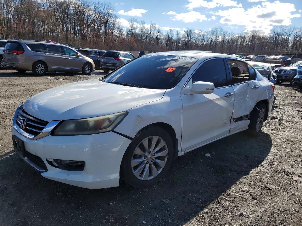 76287675 :رقم المزاد ، 1HGCR3F81FA004886 vin ، 2015 Honda Accord مزاد بيع