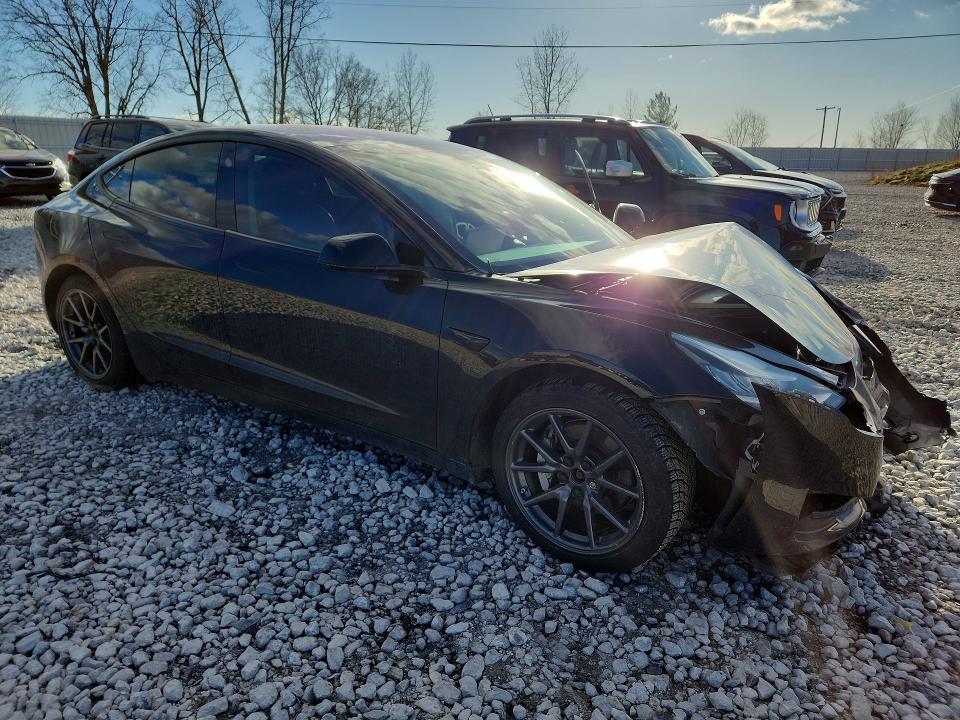 46987636 :رقم المزاد ، 5YJ3E1EB8JF103328 vin ، 2018 Tesla Model 3 مزاد بيع