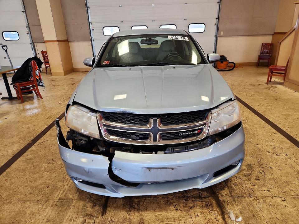 41920176 :رقم المزاد ، 1C3CDZCBXDN621438 vin ، 2013 Dodge Avenger مزاد بيع