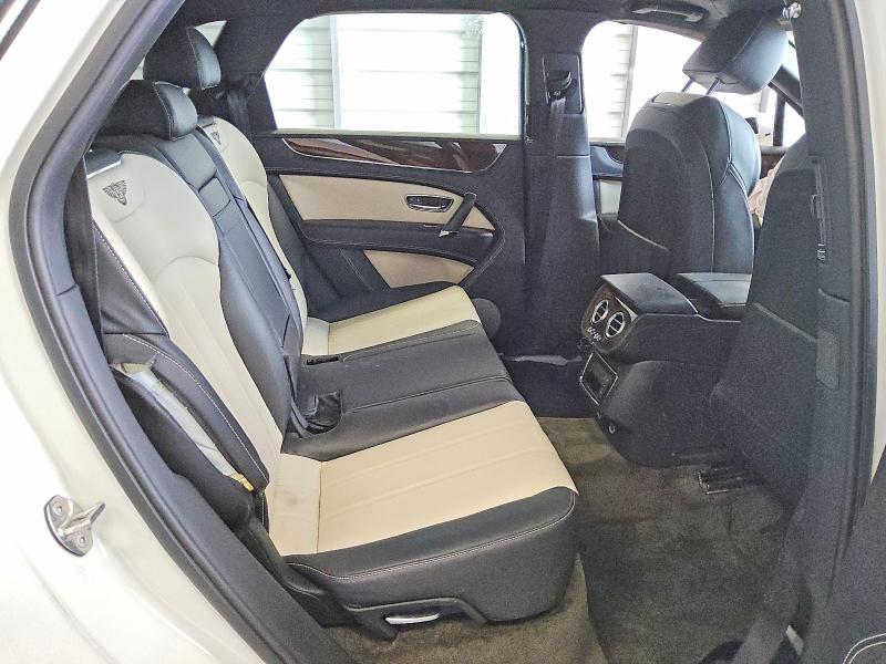 2017 Bently Bentayga მანქანა იყიდება აუქციონზე, vin: SJAAC2ZV8HC015170, აუქციონის ნომერი: 49638436