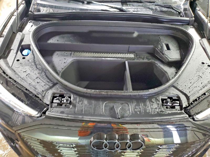 45457896 :رقم المزاد ، WA135BGF7SA072566 vin ، 2025 Audi Sq6 E-tron مزاد بيع