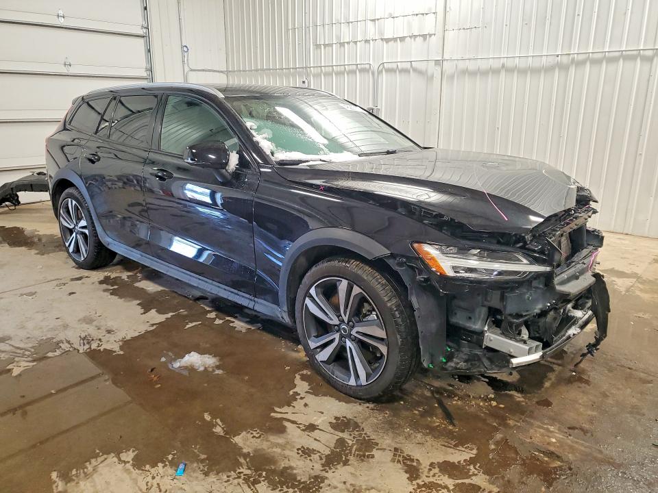 46267116 :رقم المزاد ، YV4L12WK0S2148992 vin ، 2025 Volvo V60 Cross Country مزاد بيع