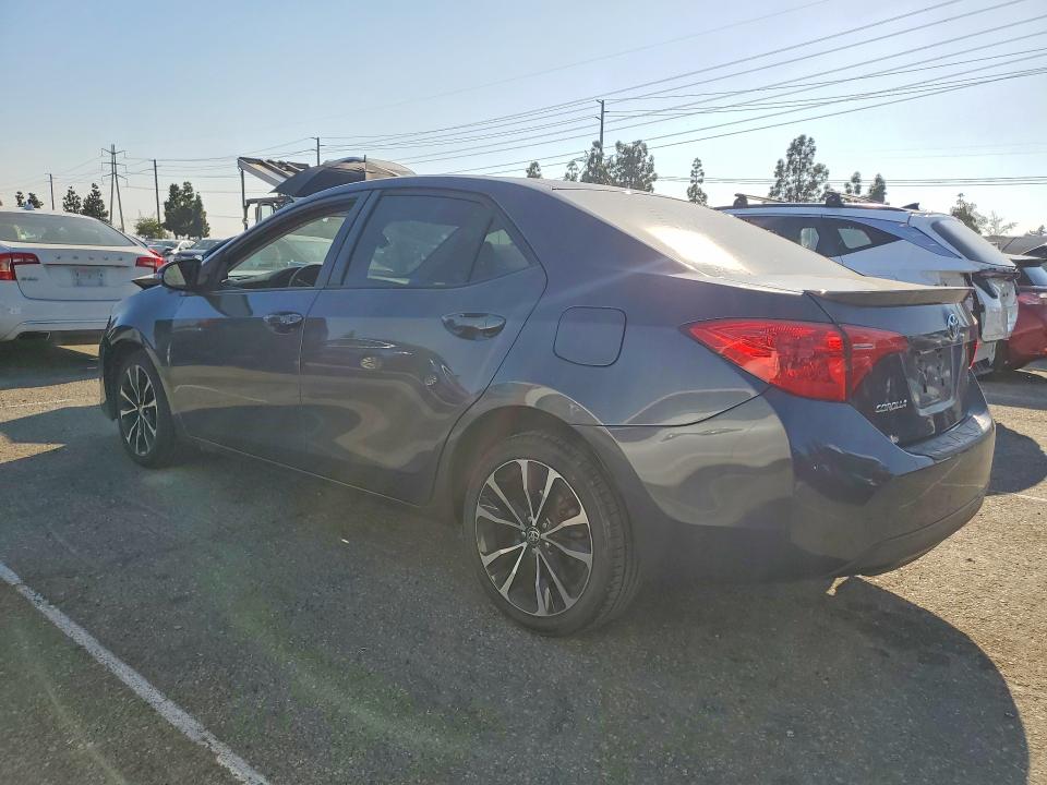 47650436 :رقم المزاد ، 5YFBURHEXJP758565 vin ، 2018 Toyota Corolla مزاد بيع